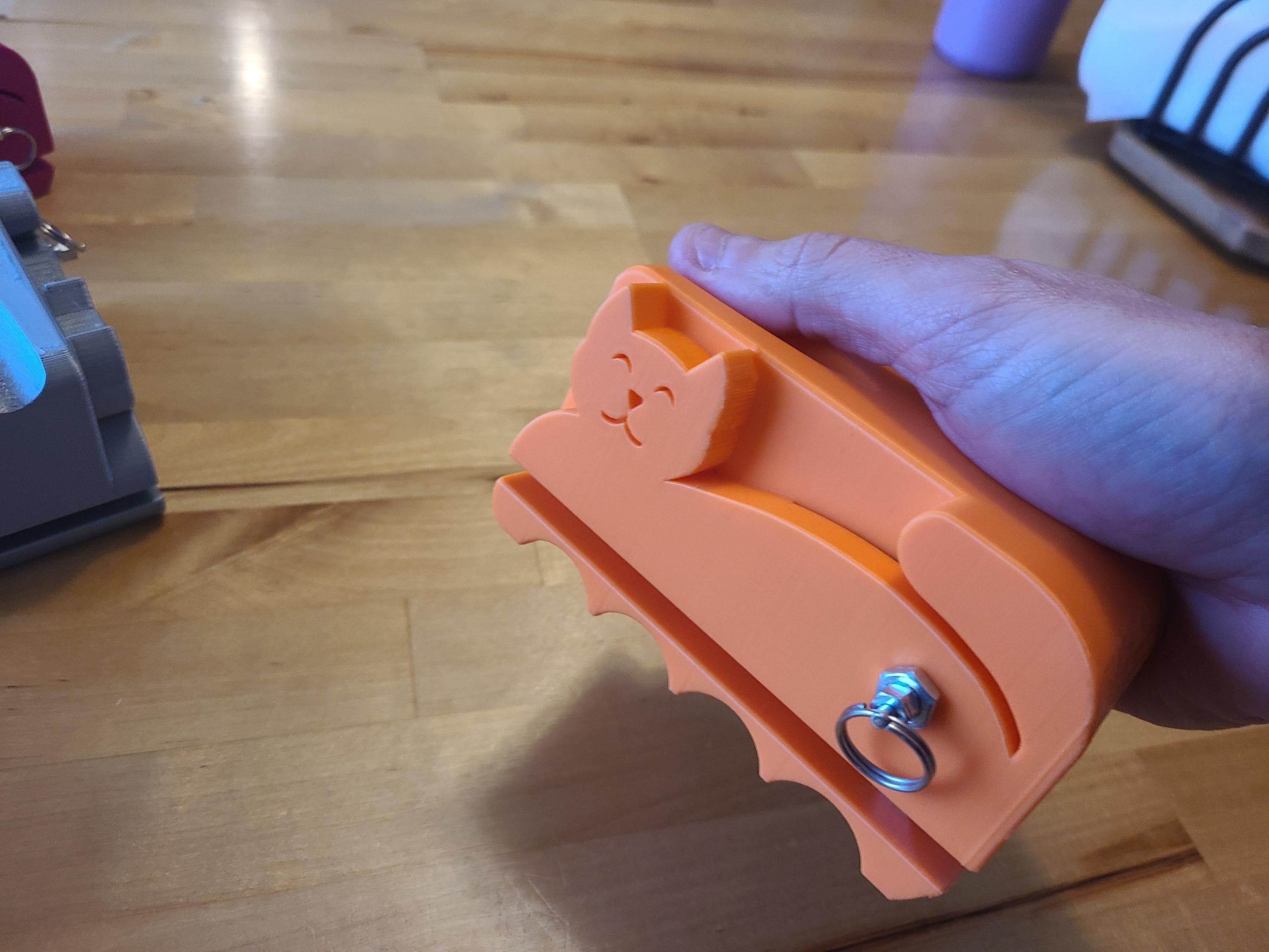 Cat Scratcher Cardboard Strip Cutter: DIY Cat Furniture Tool